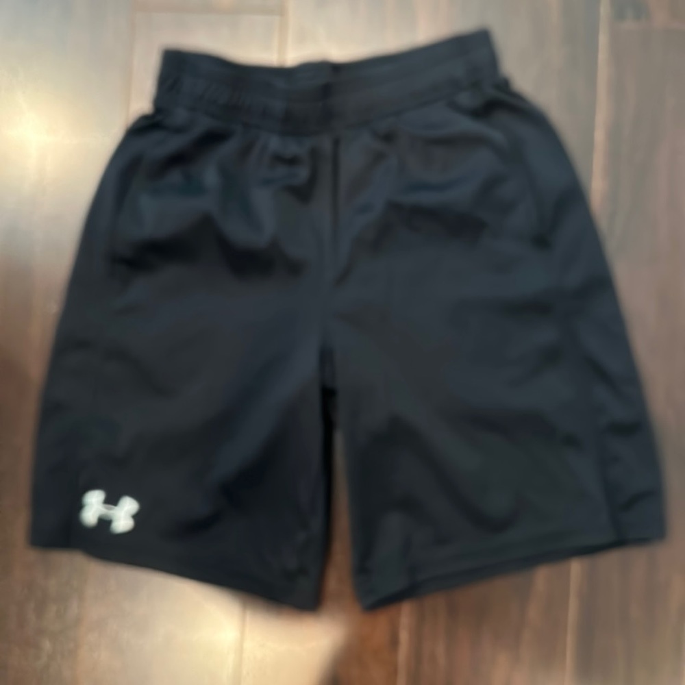 Under armour boy short size youth medium